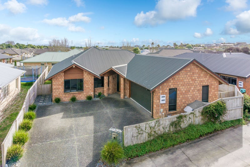 15 Mickelson Avenue, Rototuna, Hamilton - Carousel 1