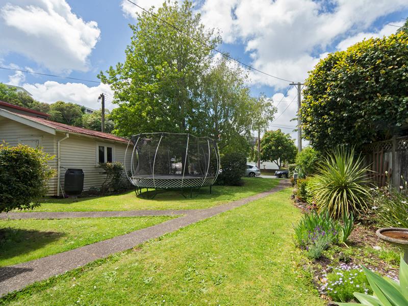 1 Queensway, Three Kings, Auckland - Carousel 2