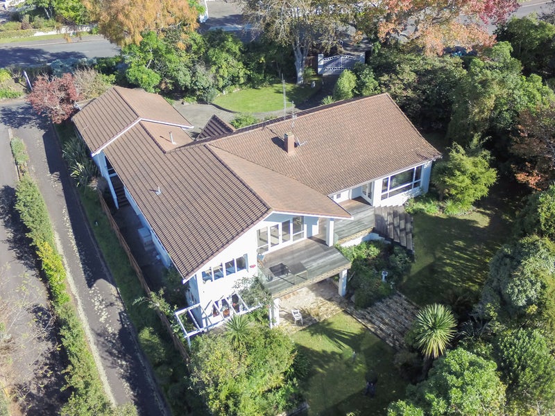 132 Lake Crescent, Hamilton Lake, Hamilton - Carousel 2