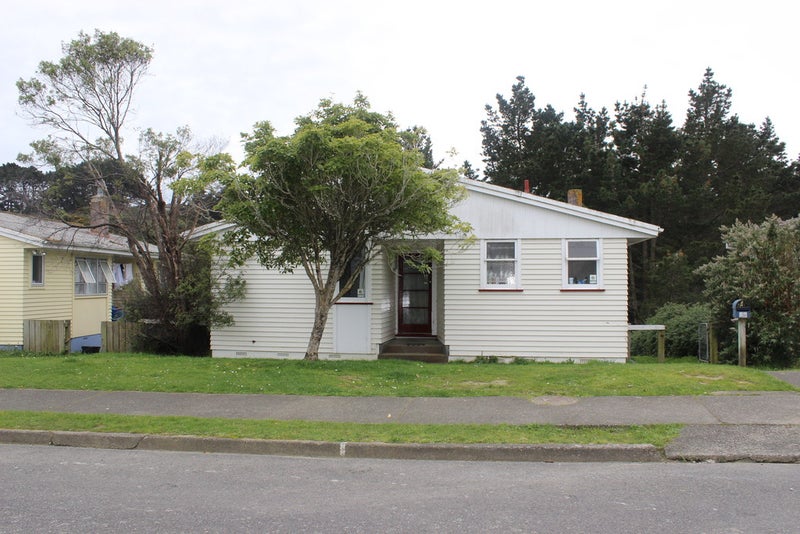 14 Bellona Place, Cannons Creek, Porirua - Carousel 1