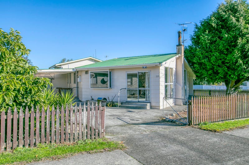 135 Pembroke Street, Carterton - Carousel 1