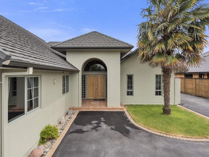 38 St James Drive, Huntington, Hamilton - Carousel 2