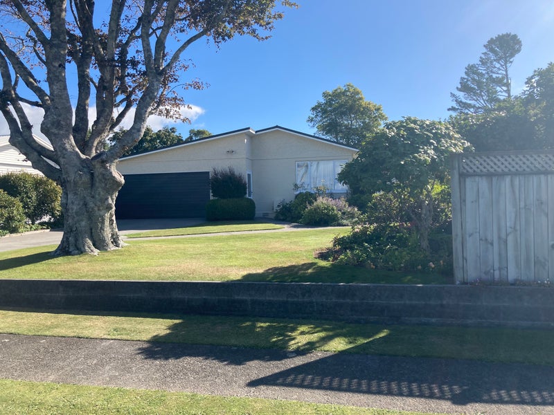 5 Hamlet Street, Stratford - Carousel 27