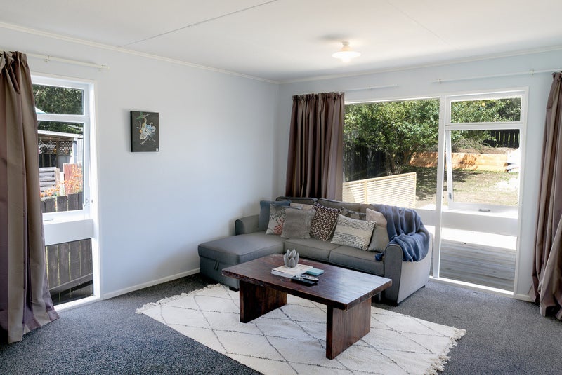 53 Beaumaris Crescent, Ascot Park, Porirua - Carousel 2