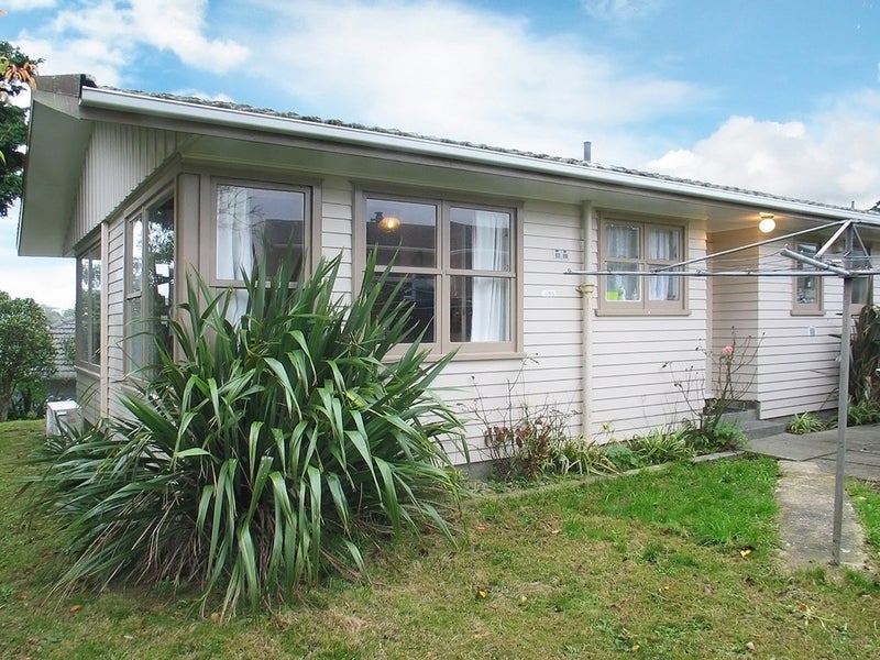 10 Loasby Crescent, Newlands, Wellington - Carousel 13