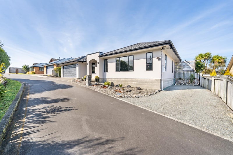 19 Garrett Place, Riverstone Terraces, Upper Hutt - Carousel 1