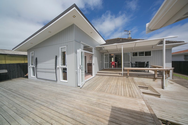 13 Woodward Avenue, Mangere Bridge, Auckland - Carousel 1