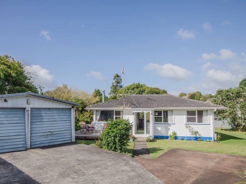 49 Castleford Street, Green Bay, Auckland - Carousel 2
