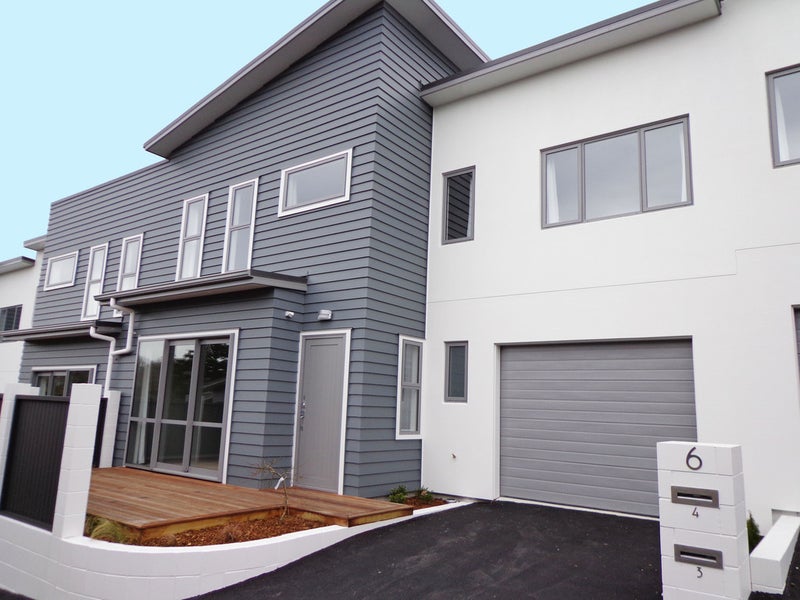 2/6 Tisdall Street, Hamilton Central, Hamilton - Carousel 1