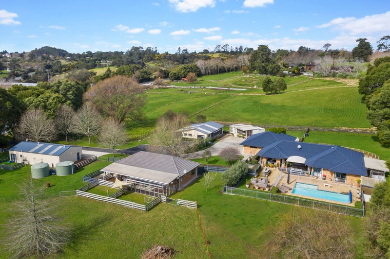 8 Wright Road, Redvale, Auckland - Carousel 1