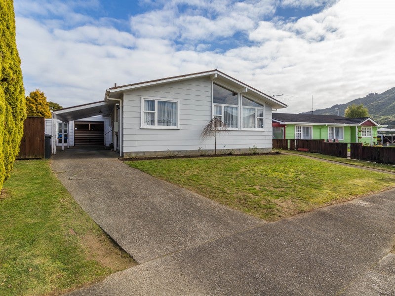 4 Akron Grove, Totara Park, Upper Hutt - Carousel 1