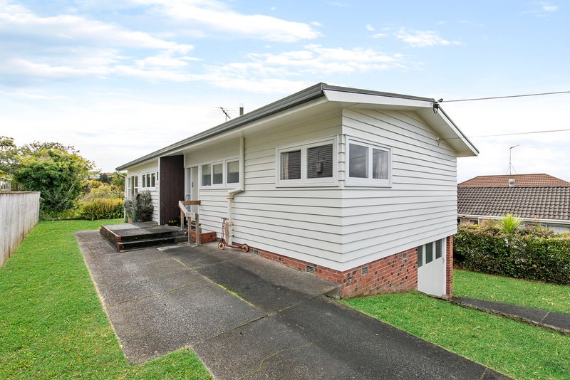 8 Waratah Street, Birkenhead, Auckland - Carousel 1