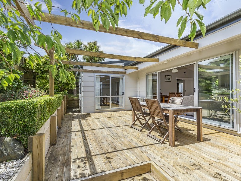 11 John Witton Drive, Crofton Downs, Wellington - Carousel 1