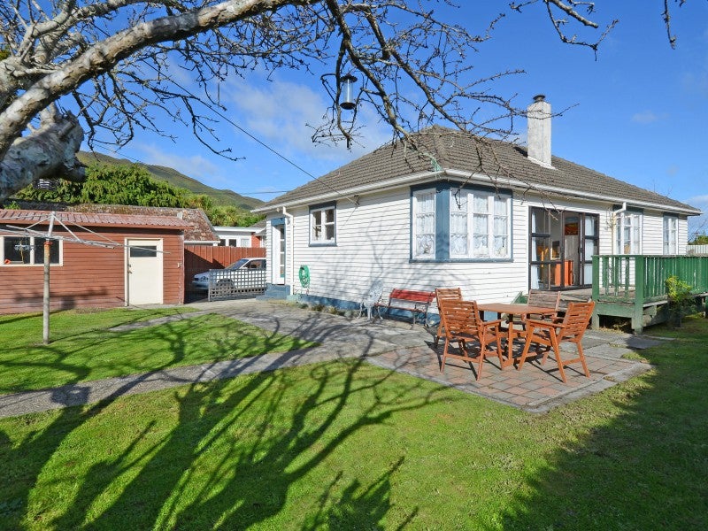 39 Atiawa Crescent, Waiwhetu, Lower Hutt - Carousel 1