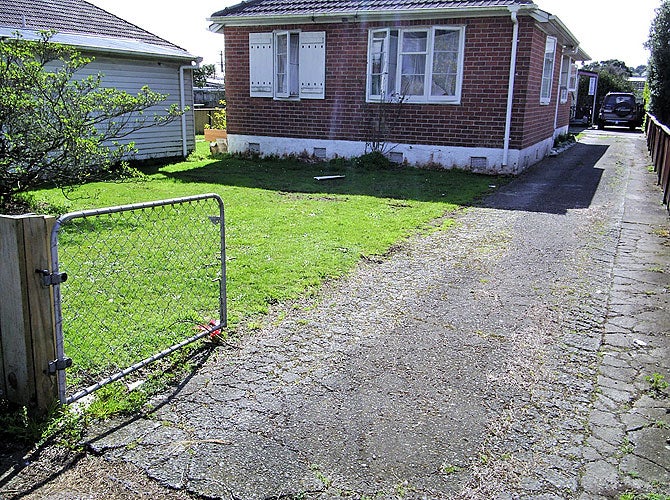 42 Hendon Avenue, Mount Albert, Auckland - Carousel 1