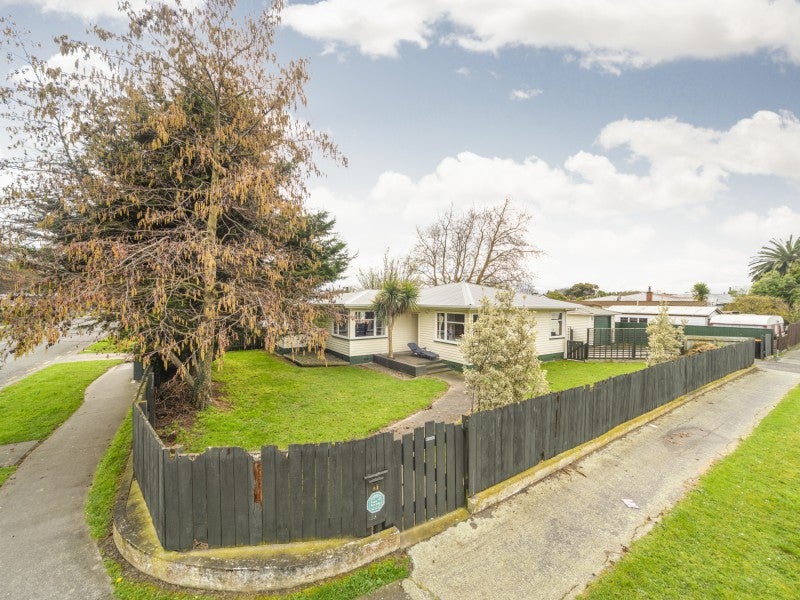 21 Botanical Road, Takaro, Palmerston North - Carousel 1