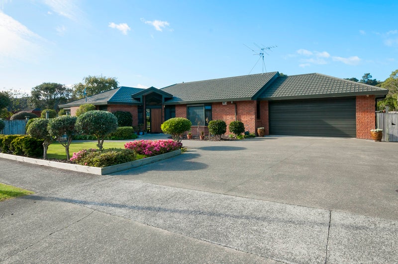 9 Mary Huse Grove, Manor Park, Lower Hutt - Carousel 1