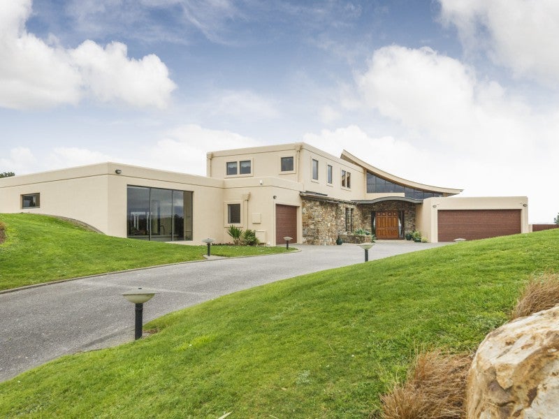 42 The Strand, Fitzherbert, Palmerston North - Carousel 2