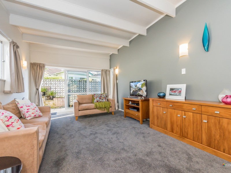 1/12 Avalon Crescent, Avalon, Lower Hutt - Carousel 2