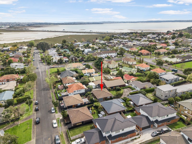 2/43 Alverston Street, Waterview, Auckland - Carousel 20
