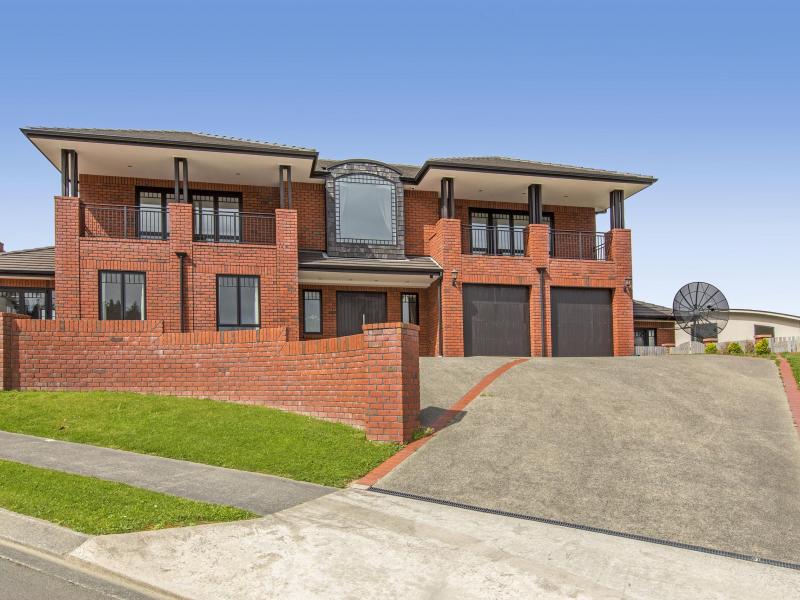 32 Arahiwi Grove, Tirohanga, Lower Hutt - Carousel 2