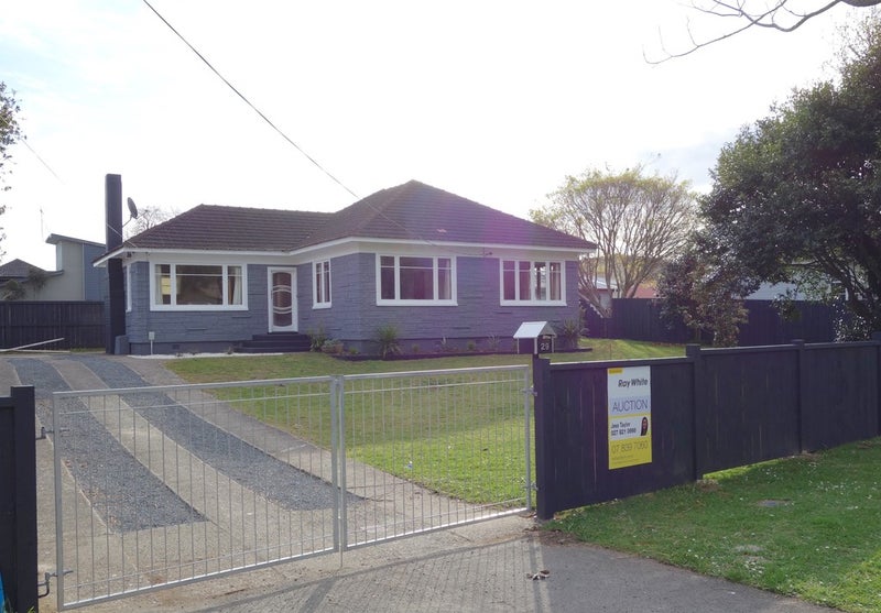 29 Banbury Crescent, Fairfield, Hamilton - Carousel 17