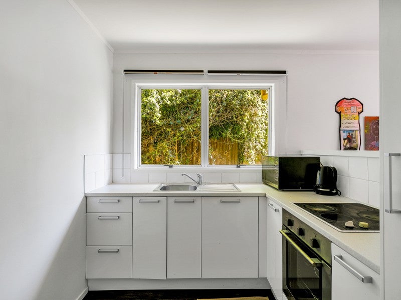 1/3 Dorendia Place, Clendon Park, Auckland - Carousel 2