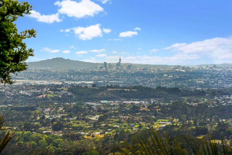 5 Cascade Avenue, Waiatarua, Auckland - Carousel 1