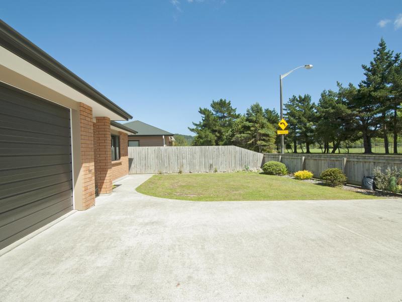 46 The Strand, Wainuiomata, Lower Hutt - Carousel 20