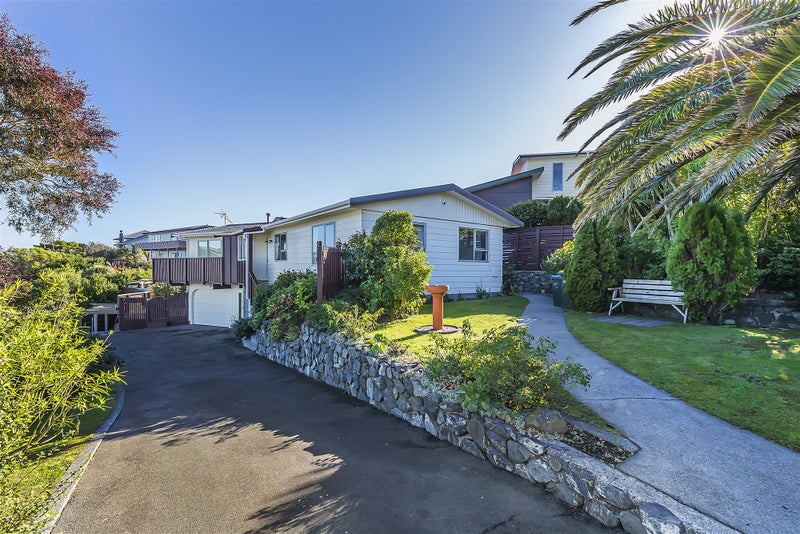 6 Finn Place, Titahi Bay, Porirua - Carousel 1