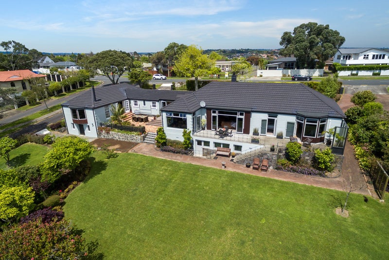30 Paparoa Road, Cockle Bay, Auckland - Carousel 2