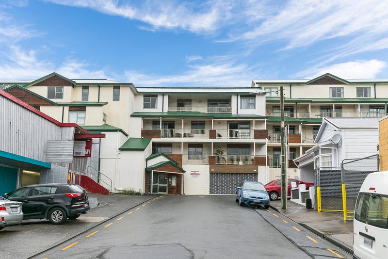 13/8 Girton Terrace, Mount Cook, Wellington - Carousel 14