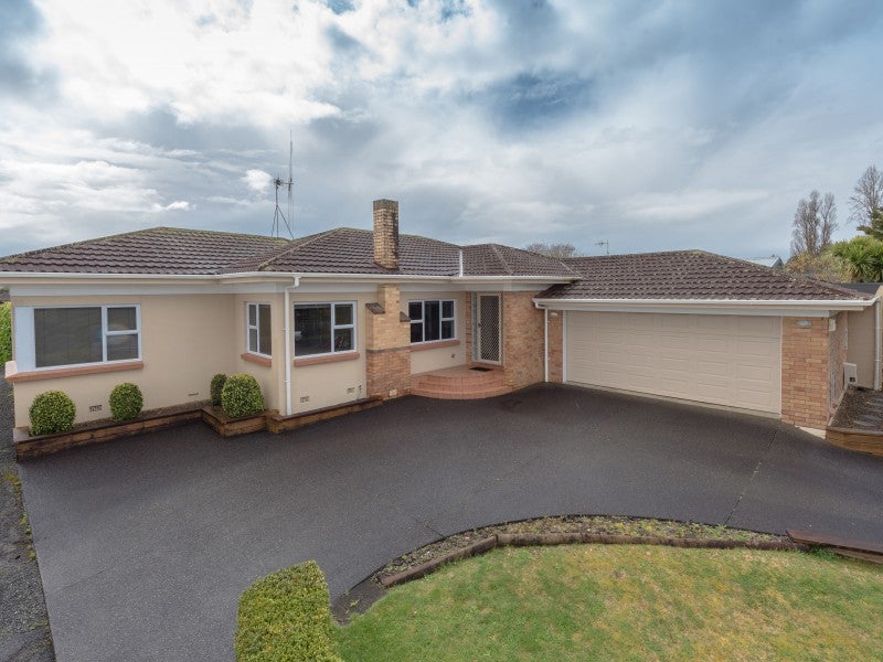 15 Cardrona Road, Beerescourt, Hamilton - Carousel 1