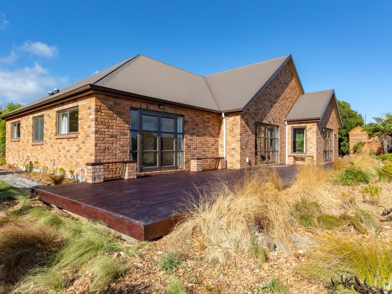 70 Mount Marua Way, Timberlea, Upper Hutt - Carousel 1