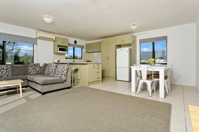 44 Garton Drive, Massey, Auckland - Carousel 2