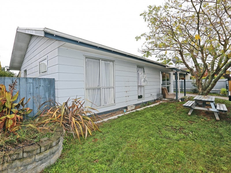 907 Collinge Road, Mayfair, Hastings - Carousel 1