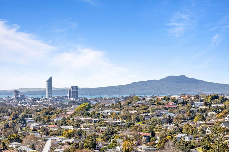 13 McDowell Crescent, Hillcrest, Auckland - Carousel 1