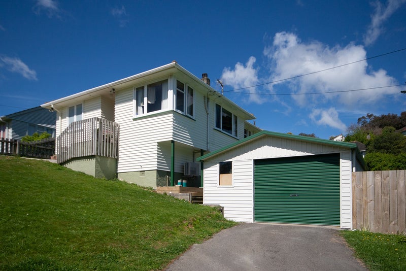 18 Thompson Grove, Ranui, Porirua - Carousel 1