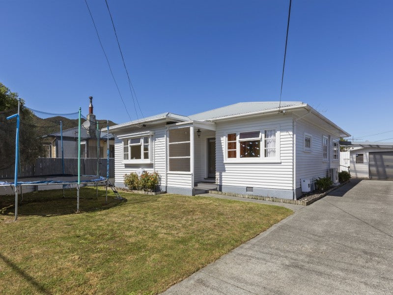 12 Meadows Avenue, Waiwhetu, Lower Hutt - Carousel 1