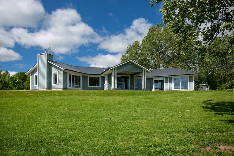 15 Riverside Lane, Karapiro - Carousel 1