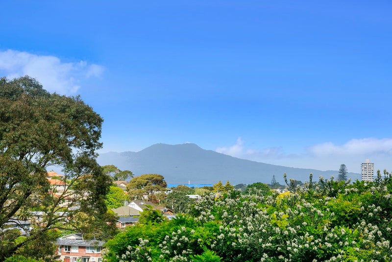 133 Forrest Hill Road, Forrest Hill, Auckland - Carousel 1