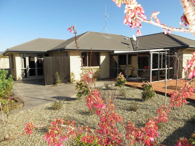 26 Johnstone Drive, Fitzherbert, Palmerston North - Carousel 2