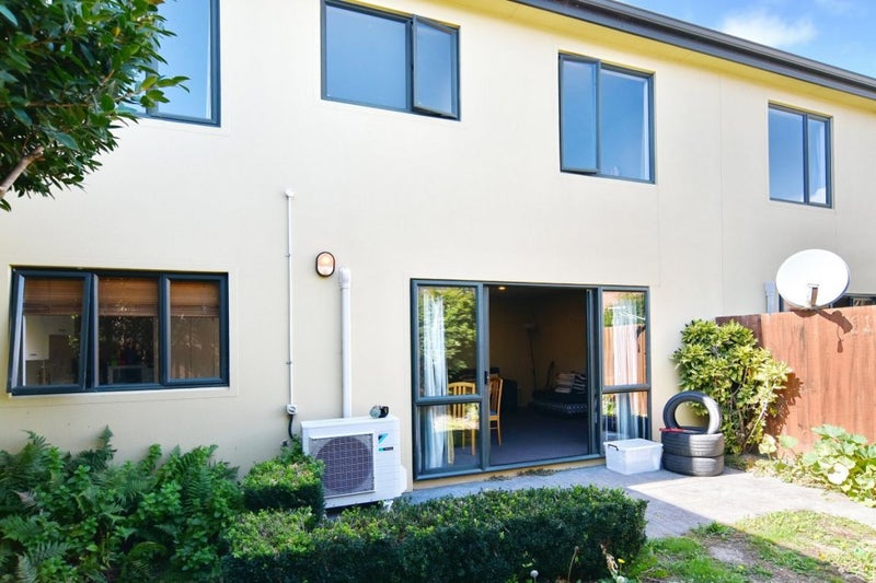 27 Parade Court, Addington, Christchurch - Carousel 14