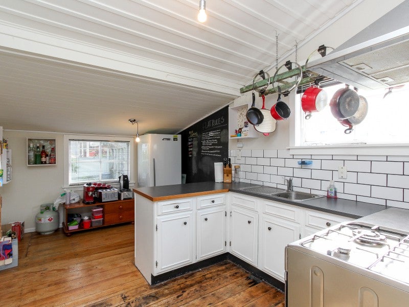 2 Kingwell Street, Moturoa, New Plymouth - Carousel 2