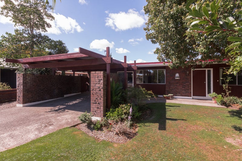 7 Kapiti Place, Awapuni, Palmerston North - Carousel 2