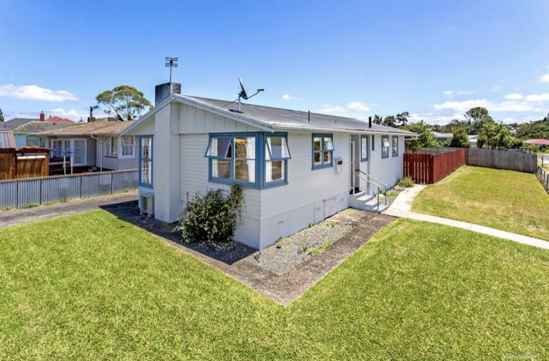 2 Maybelle Place, Kelston, Auckland - Carousel 1