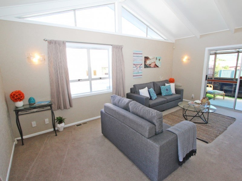 88 Gloaming Hill, Titahi Bay, Porirua - Carousel 2