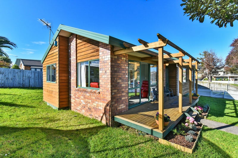 8 Wai Iti Place, Clendon Park, Auckland - Carousel 1