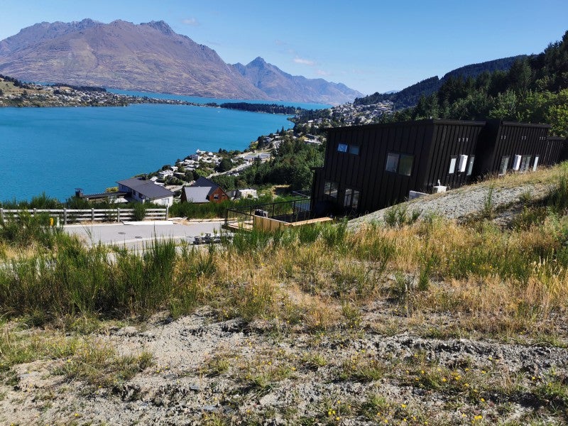 9 Florence Close, Queenstown Hill, Queenstown - Carousel 2