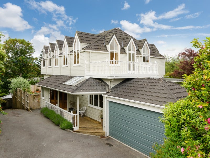 29 Simla Crescent, Khandallah, Wellington - Carousel 1